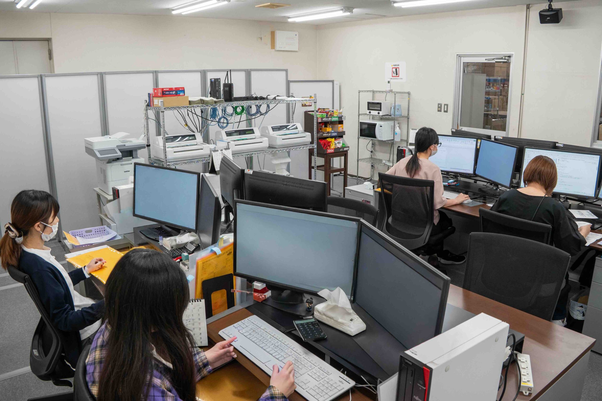 “物流とITの力で支える” ──「有限会社ベイススリー」